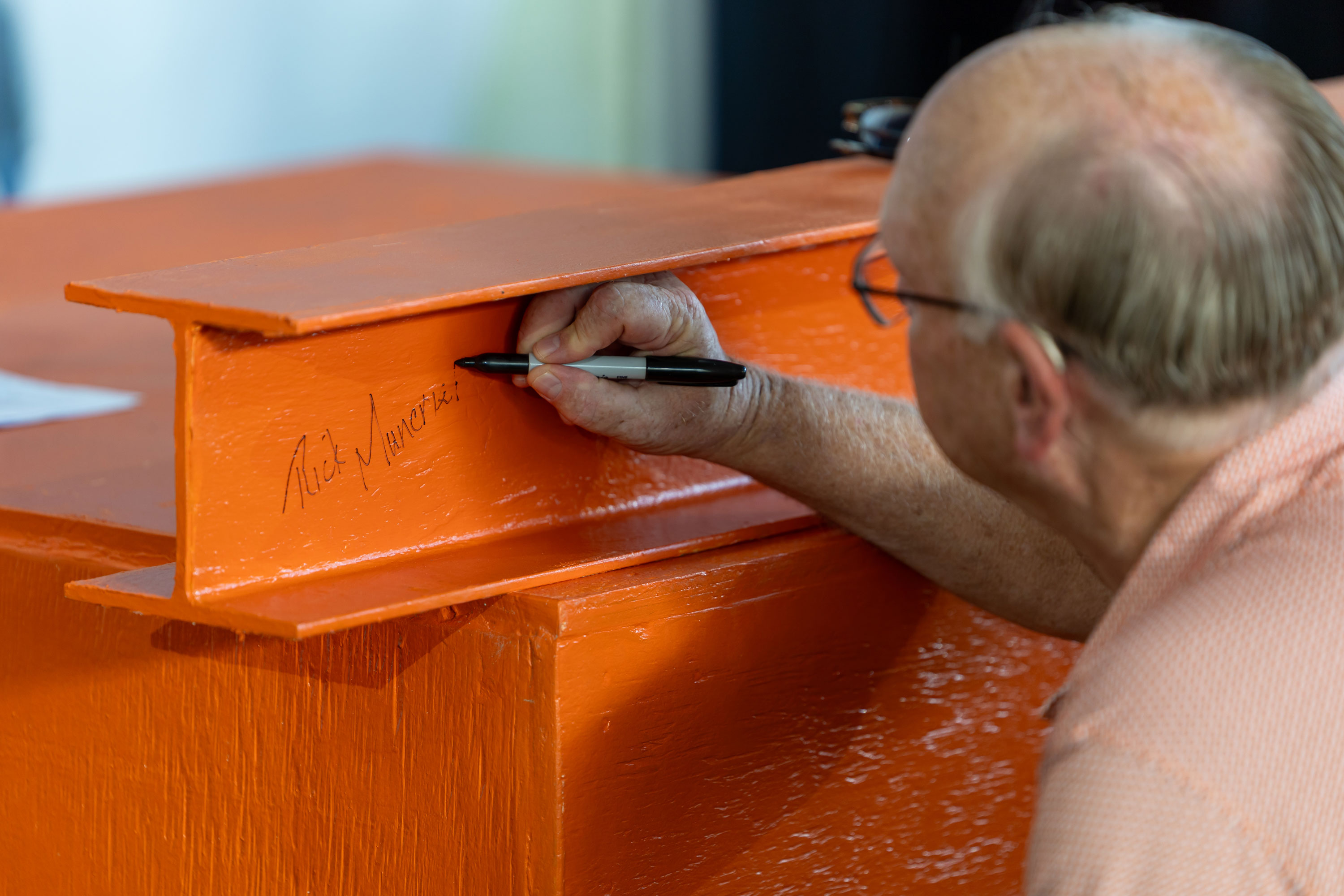 Rick Muncrief signs the last beam for the HPIC complex